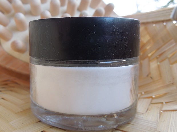Bicarbonate de sodium en pot déodorant naturel